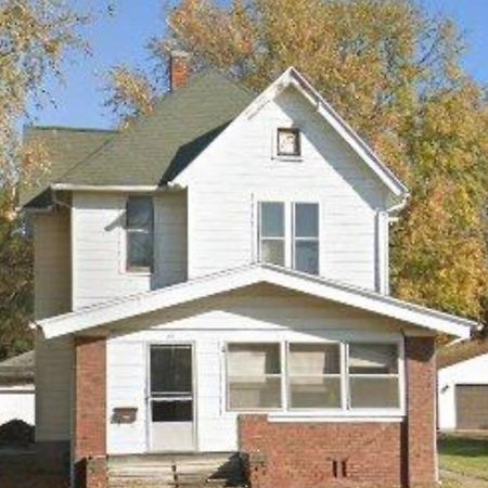 Cool And Affordable Apartment Galesburg Exterior foto