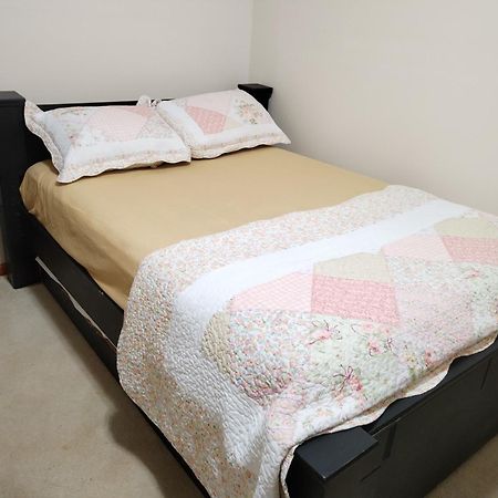 Cool And Affordable Apartment Galesburg Exterior foto