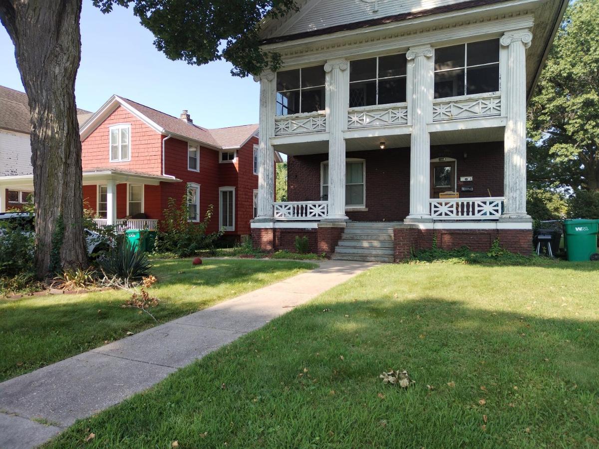 Cool And Affordable Apartment Galesburg Exterior foto